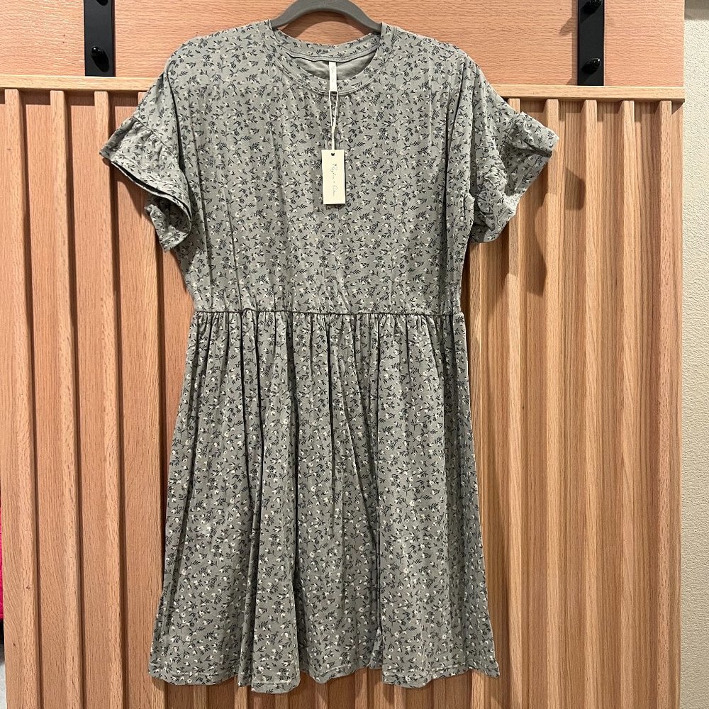 Rylee + Cru Gray Floral Short Sleeve Gathered Waist Dress